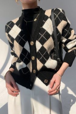 Brown Black White Argyle Pattern Soft Knit Button Up Cardigan Sweater Retro Vintage Trends Cute Aesthetic Fashion Y2k 2000s 90s Style