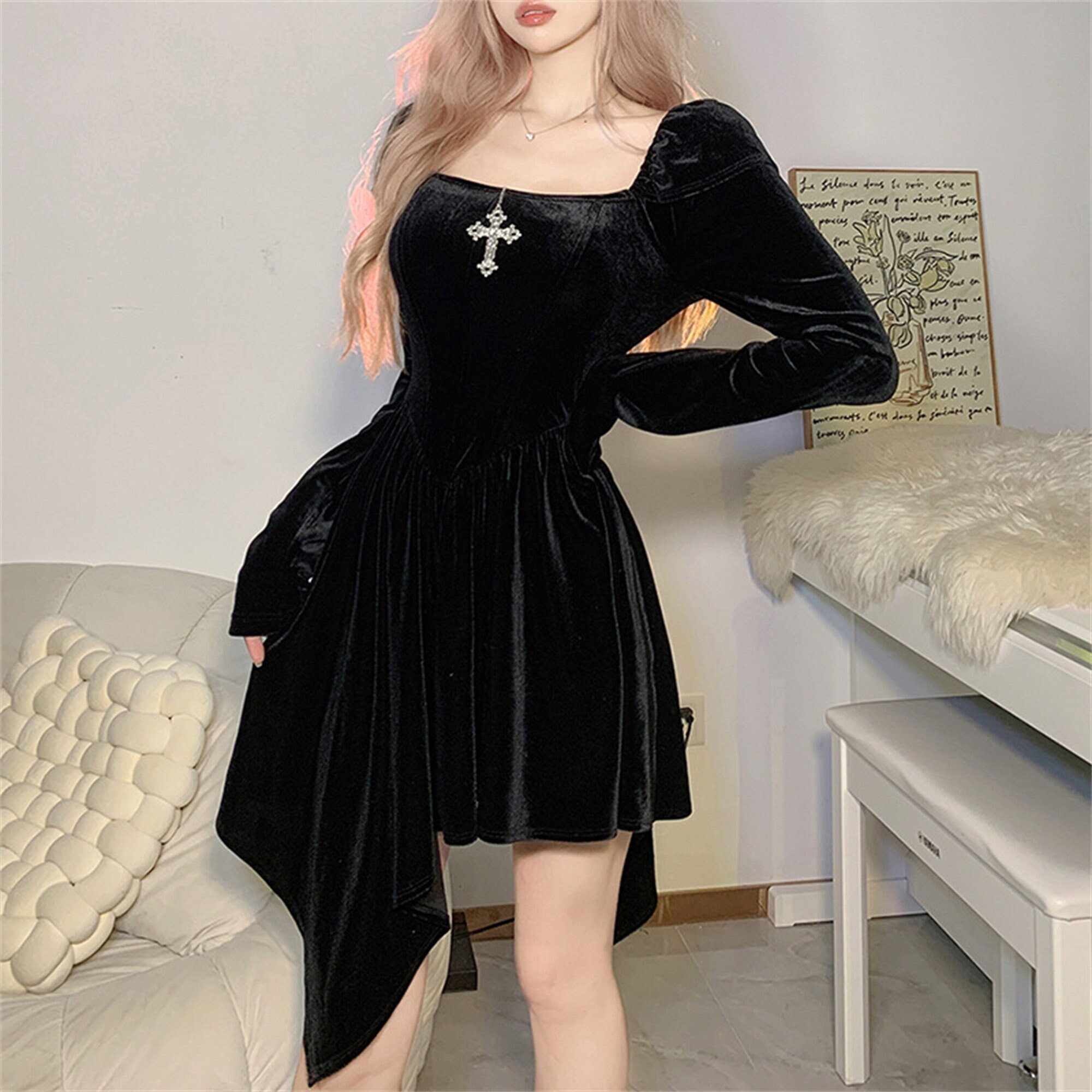 French Vintage Gothic Dark Princess Dress Irregular Square Neck Long Sleeve Dress Gothic Velvet Mermaid Long Dress Retro Elegant Prom Dress
