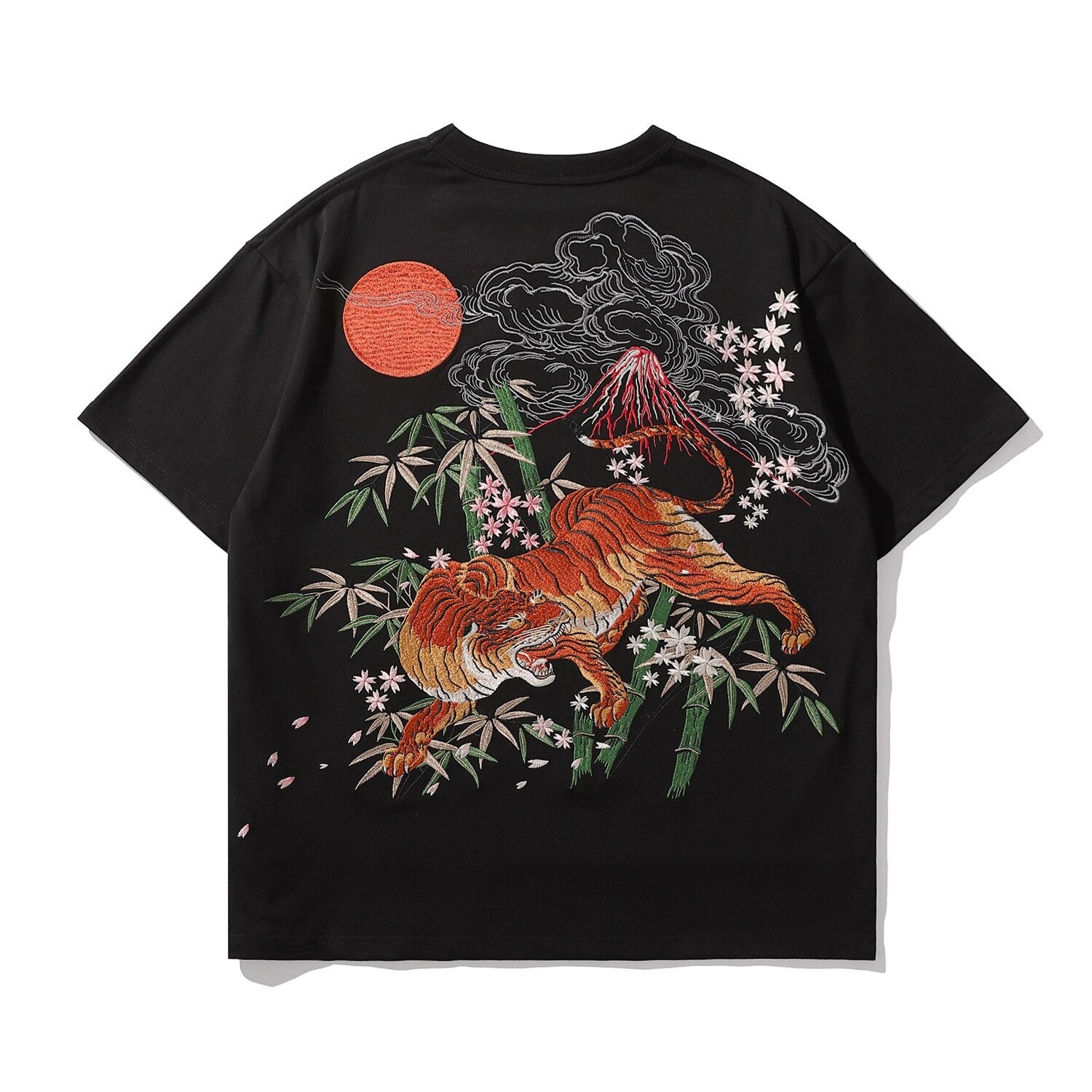 Japanese Streetwear Tiger In The Jungles Embroidery Tee Shirt Harajuku Urban Fashion Summer Black Short Sleeve T Shirt