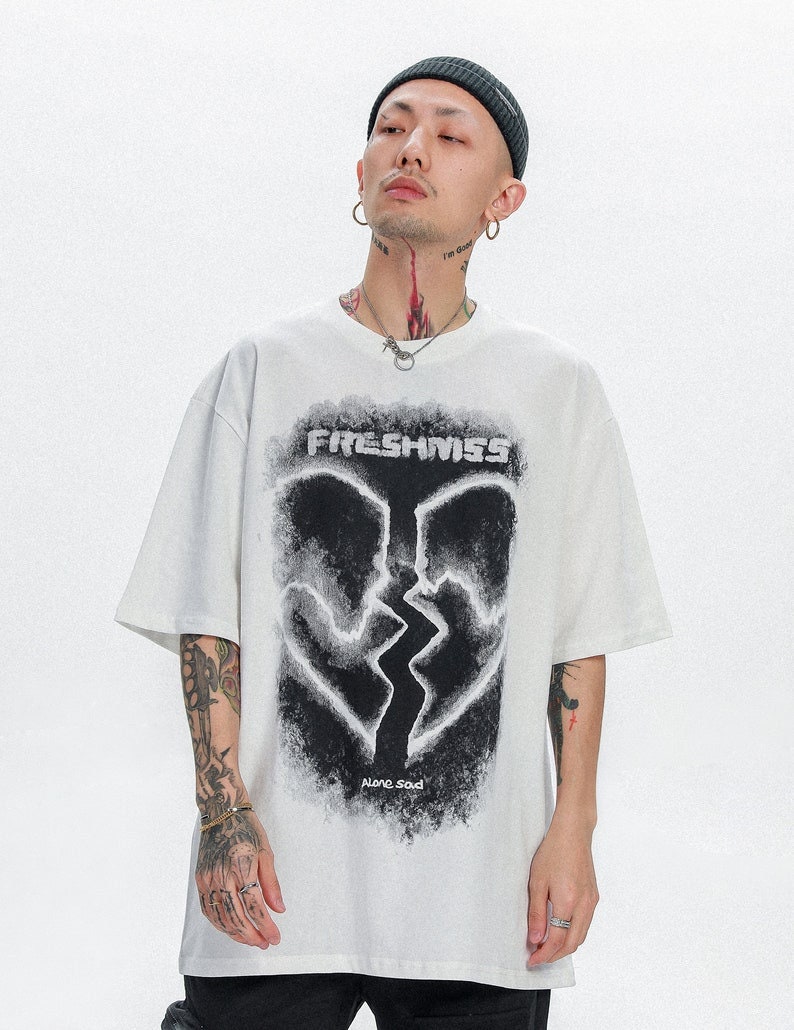 Streetwear Heart Broken Graphic Tee Shirt For Men Urban Fashion Short Sleeves Hip Hop T Shirt