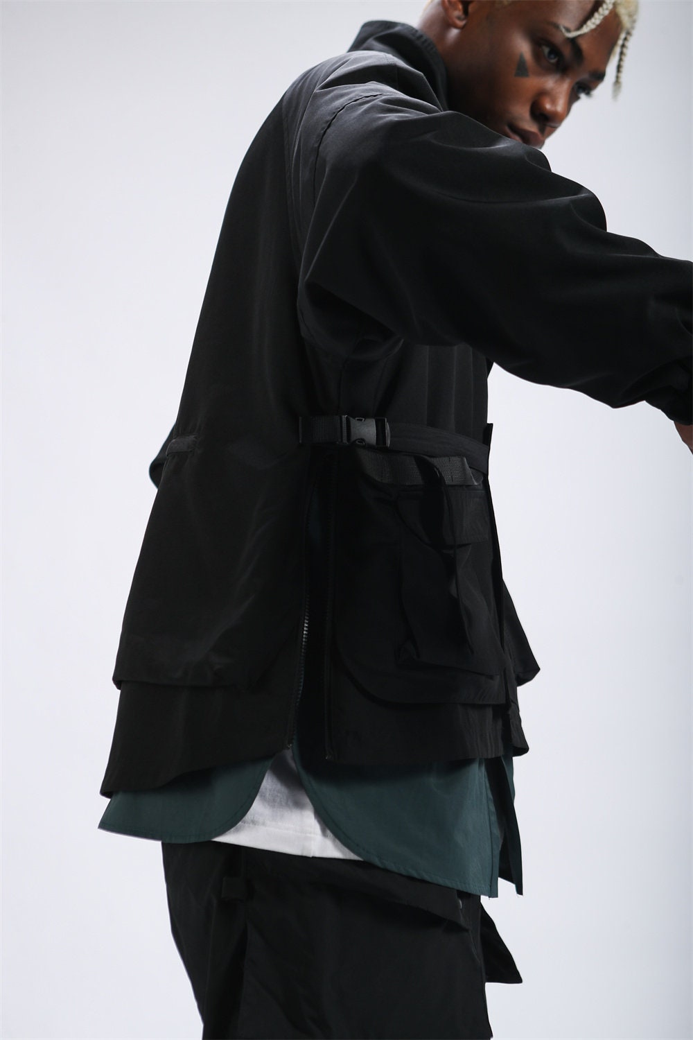 Techwear Tactical Black Cargo Jacket For Men Streetwear Urban Fashion Casual Oversized Fit Windbreaker