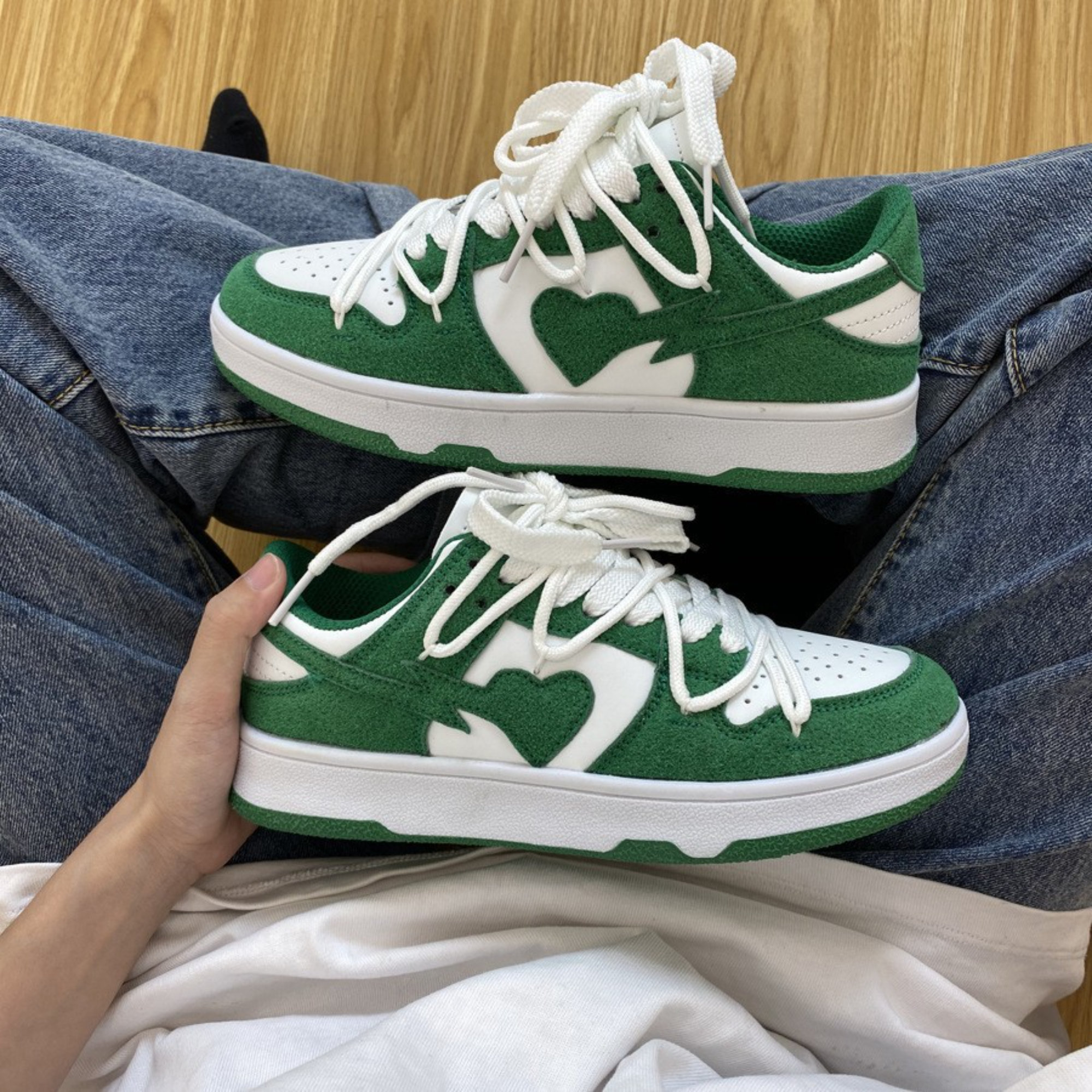 Trendy Green Y2K Unisex Sneaker for Streetwear and Skateboarding