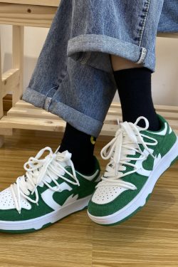 Trendy Green Y2K Unisex Sneaker for Streetwear and Skateboarding
