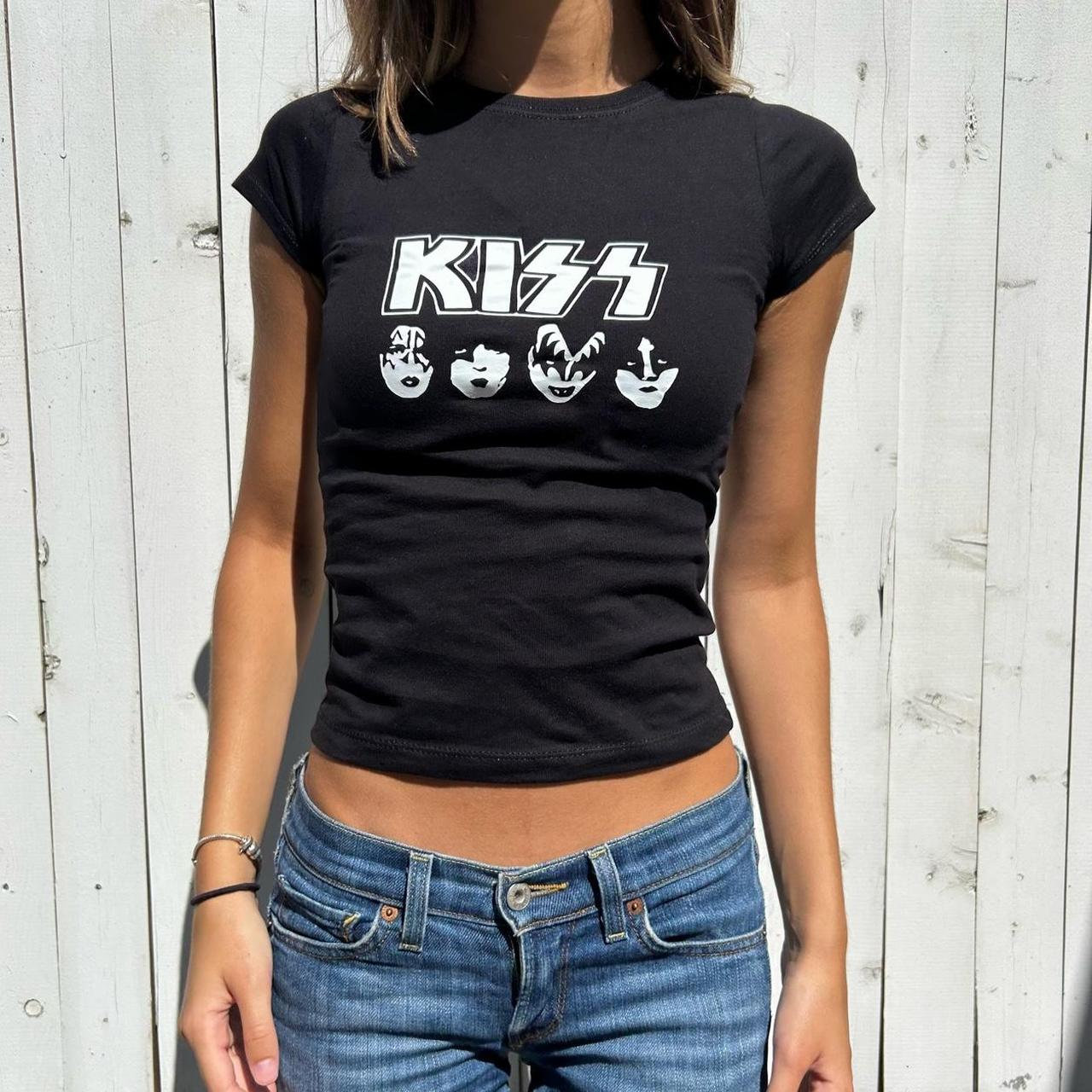 Vintage-inspired Y2K Kiss baby tee