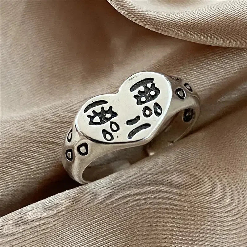Y2K Fashion Crying Heart Ring - Cute Coquette Aesthetic Jewelry for Grunge & Emo Styles