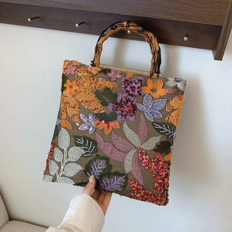 2025 Autumn Fashion Chinese-Style Handbag for Women, Embroidered Small Square Shoulder Bag with High-End Feel