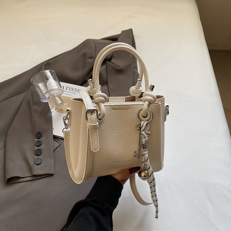 2025 High-End Korean Style Bucket Bag - Trendy Casual Shoulder & Versatile Crossbody Bag for Fashion Lovers
