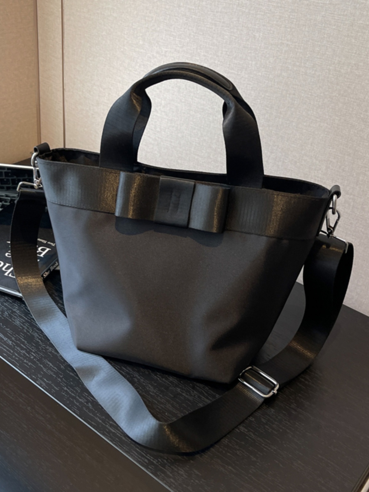2025 Large Capacity Nylon Commuter Tote Bag for Women, Versatile Crossbody Style with Unique Design for Everyday Use