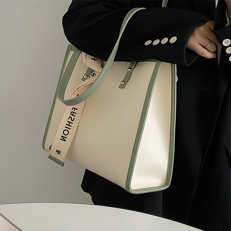 2025 Niche Shoulder Tote Bag for Women - Versatile Large Capacity Commuter Bag for College with Chic High-End Style