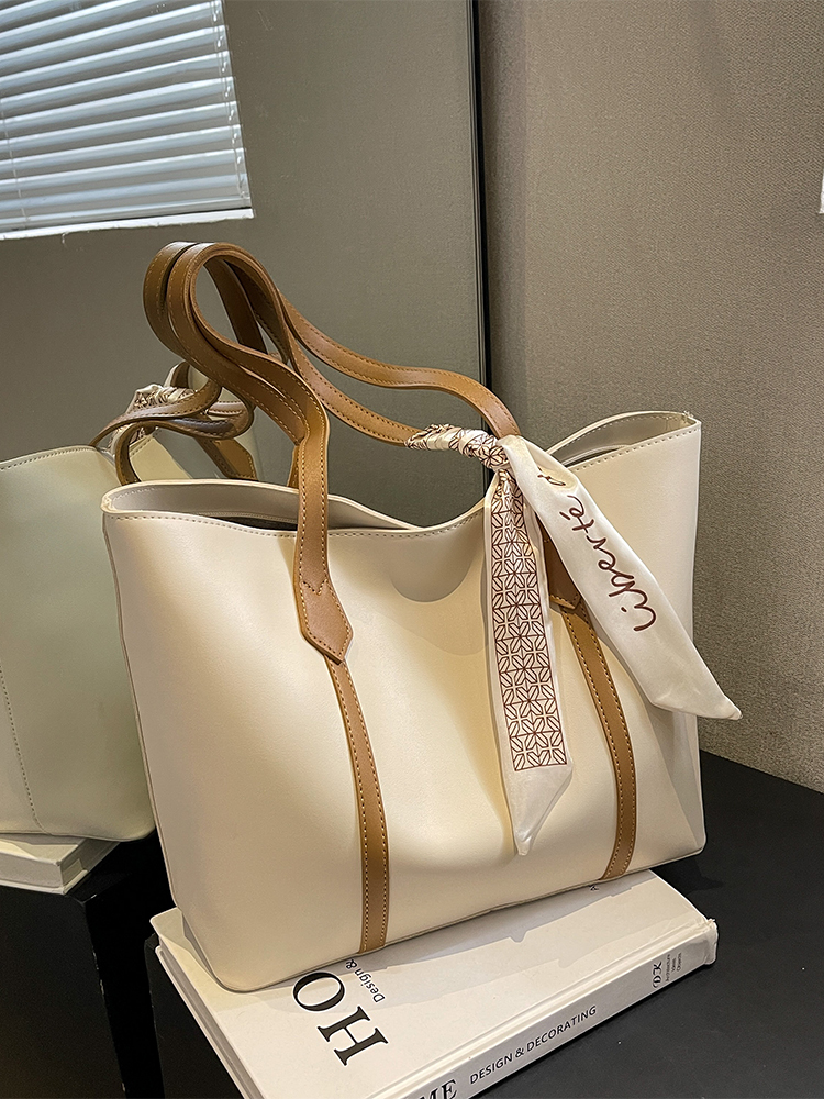 2025 Spring/Summer Women's Minimalist Large Capacity Bucket Bag - Versatile Casual Shoulder Bag for Commuters, Niche Fashion Style