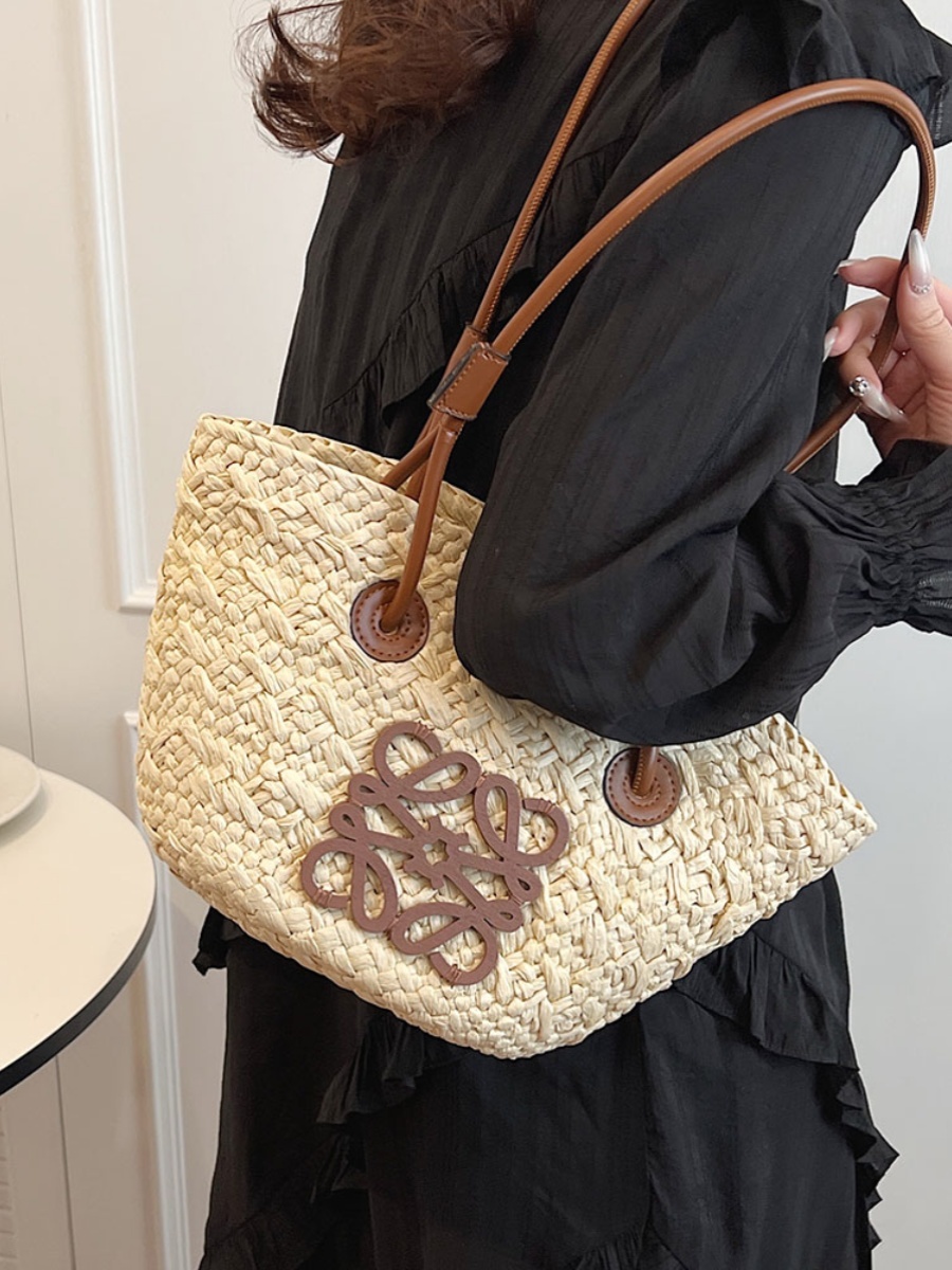 2025 Spring/Summer Women's Minimalist Woven Beach Bag, Casual Shoulder Bag for Vacation, High-End Fashion Style