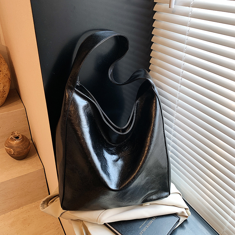 2025 Summer Minimalist Large-Capacity Tote Bag for Women, Versatile Shoulder Bag, Korean Style High-End Underarm Bag