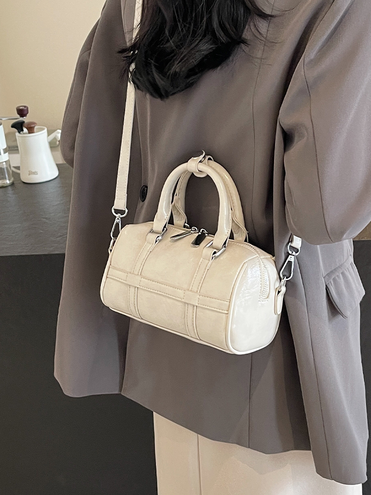 2025 Summer Women's Handheld Bowling Bag - Minimalist Pleated Crossbody Bag, Trendy Niche Style for Fashion Lovers