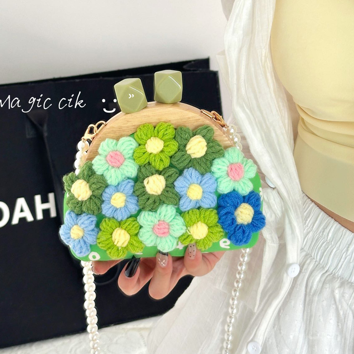 2025 Summer Women's High-End Versatile Beach Bag, Pearl Crossbody Shell Bag in Rural Style
