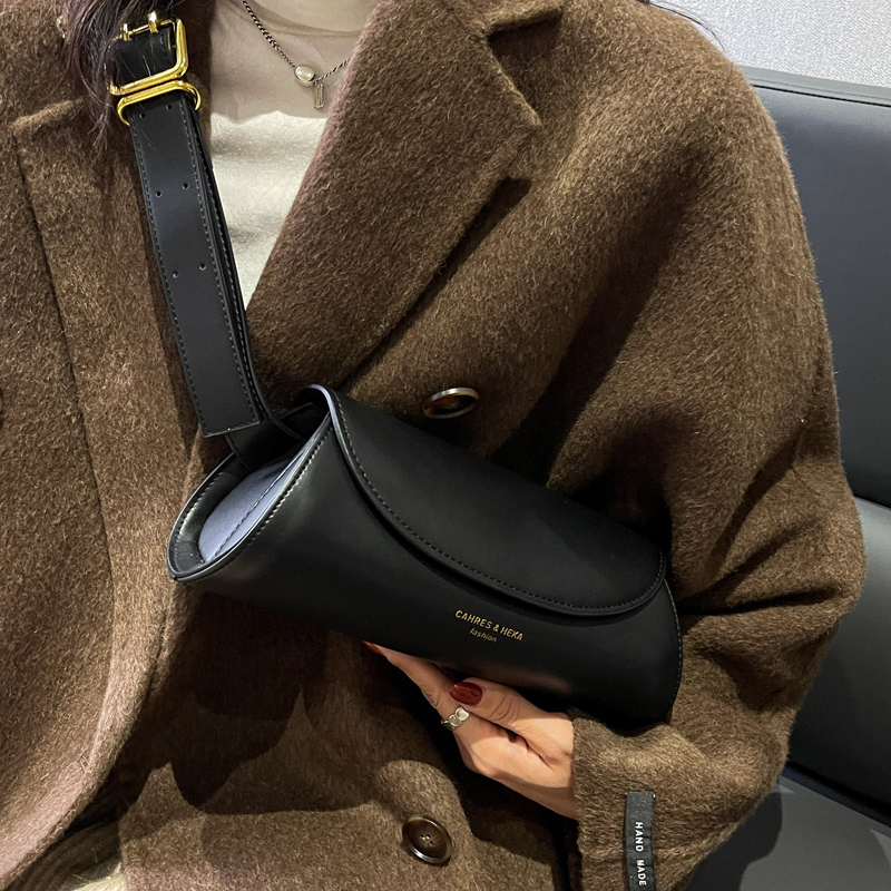 2025 Trendy Retro Crossbody Small Bag - Women's High-End Baguette Underarm Shoulder Bag