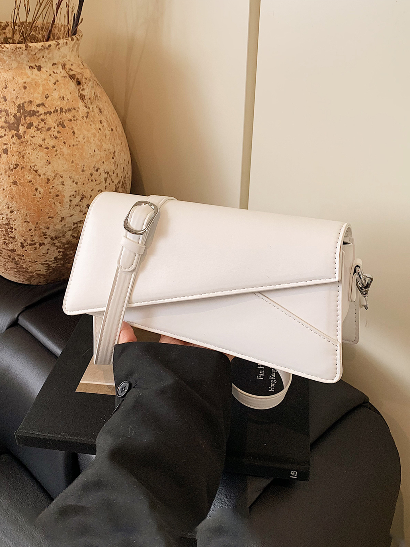 2025 Trendy Women's High-End Shoulder Bag - Niche Design Commuter Crossbody Small Square Bag