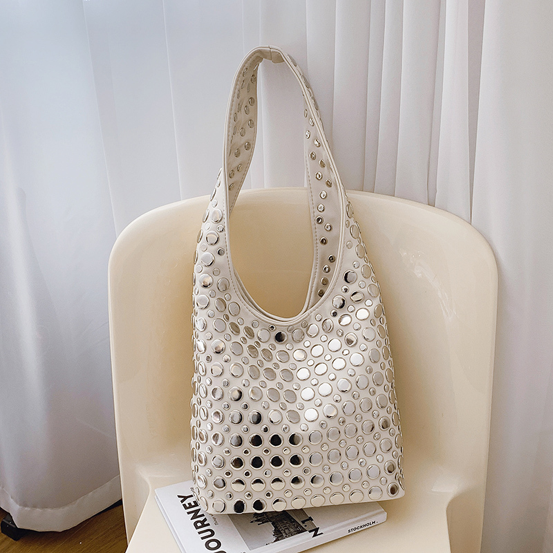 2025 Winter Trendy Underarm Bucket Bag - High-End Versatile Shoulder Bag for Office Commuting and Everyday Style