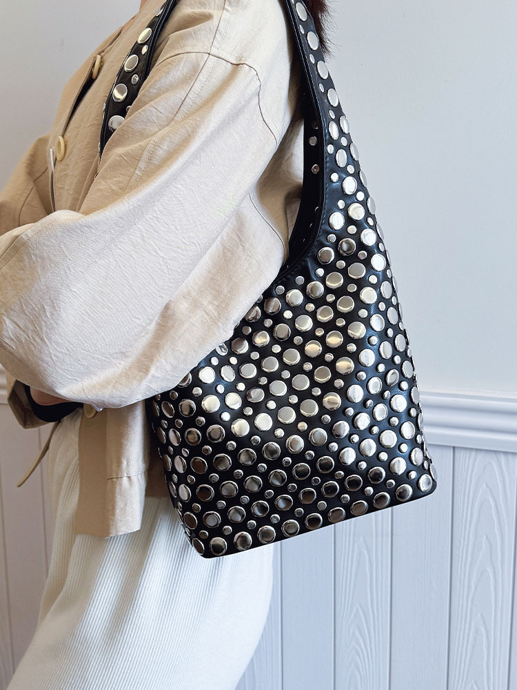 2025 Winter Trendy Underarm Bucket Bag - High-End Versatile Shoulder Bag for Office Commuting and Everyday Style