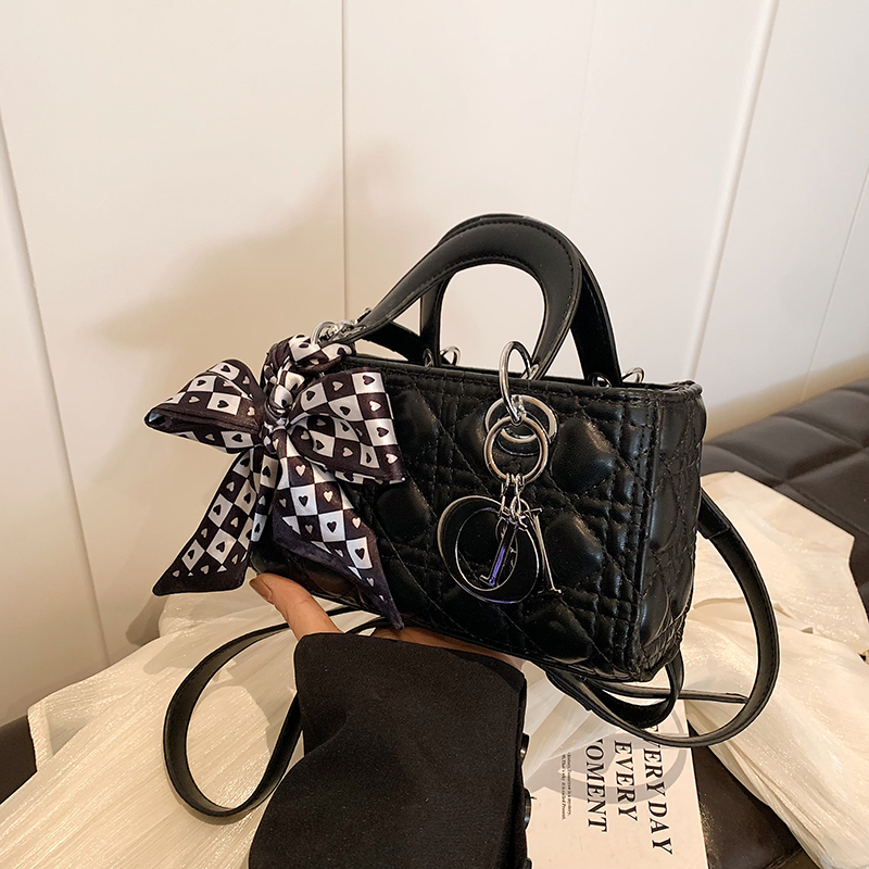 2025 Winter Women's High-End Diamond Quilted Crossbody Handbag, Small Chanel-Style Shoulder Bag, Versatile Fashion Accessory