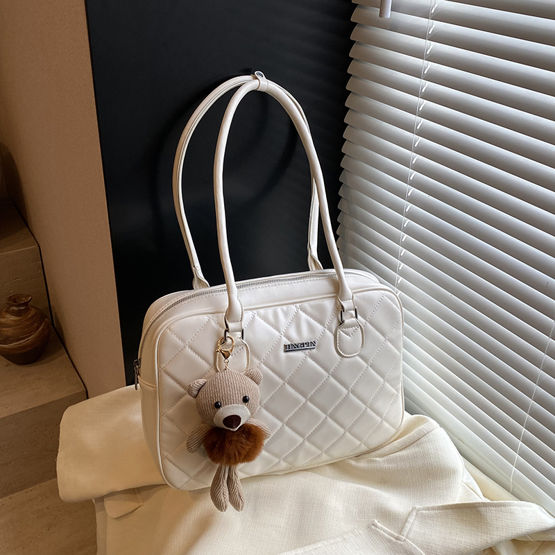 2025 Winter Women's Minimalist Diamond-Patterned Handheld Travel Bag, Chic Shoulder Bag, High-End Underarm Style