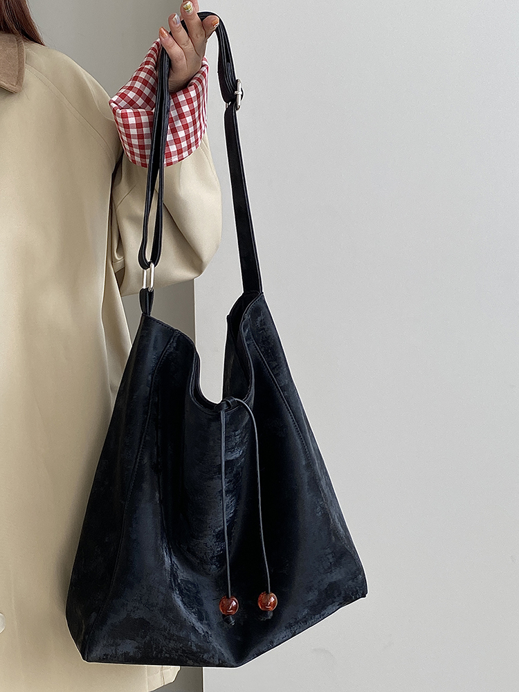 2025 Women's Chinese Style High-End Large Shoulder Crossbody Bag - Versatile Commuting Design for Everyday Use