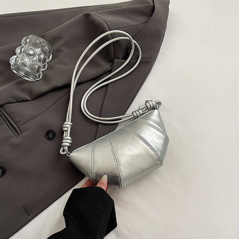 2025 Women's High-End Silver Horn Dumpling Bag - Textured Crossbody Zipper Phone Bag for Summer Fashion