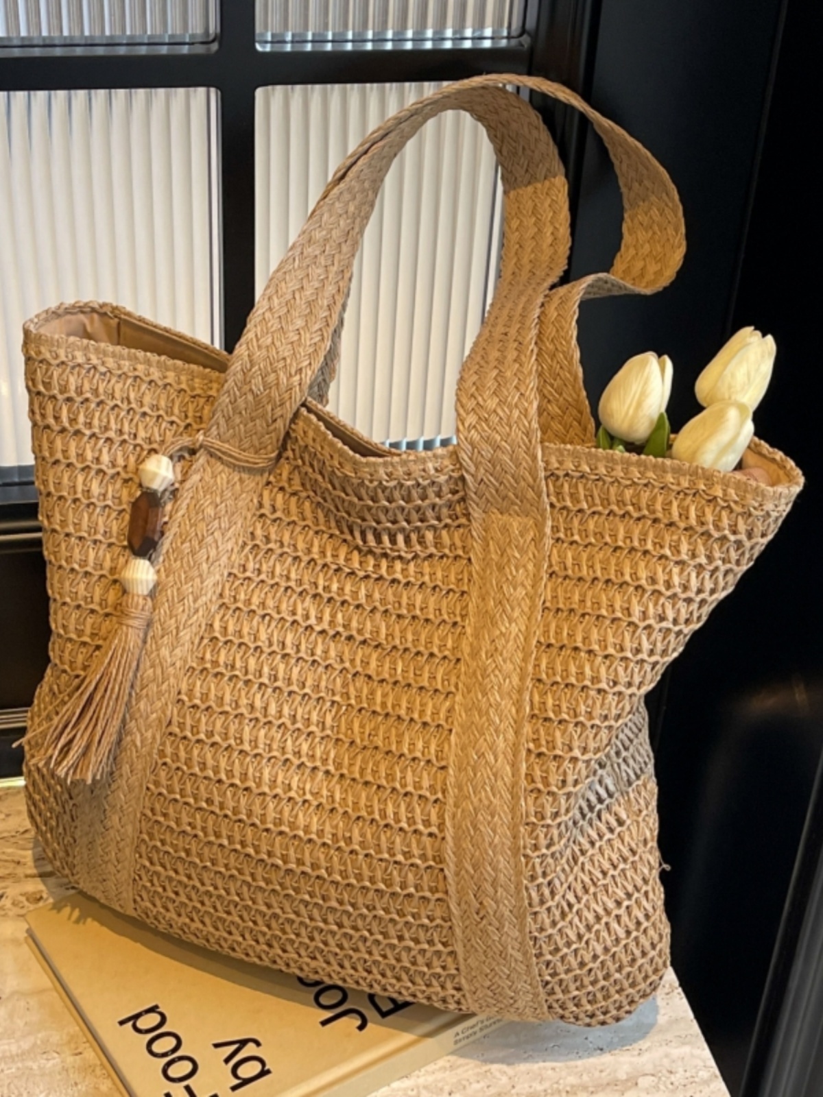 2025 Women's Large Capacity Straw Tote Bag - Woven Commuter Shoulder Bag for Spring and Summer Beach Vacations