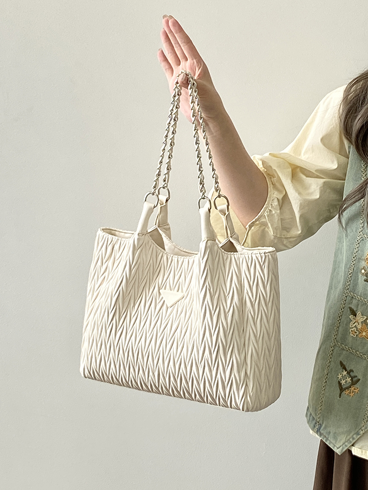2025 Women's Pleated Tote Bag - Versatile Commuter Shoulder Handbag with Chain - Stylish Large Bag for Everyday Use