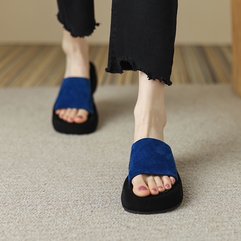 2025 Women's Thick-Soled Genuine Leather One-Strap Sandals - Fashionable Summer Outdoor Footwear in Small Size