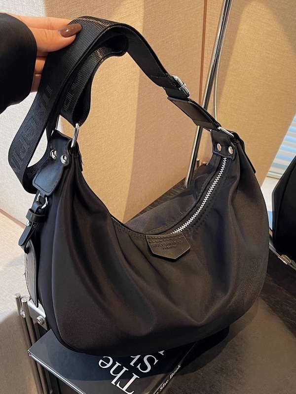 2025 Women's Waterproof Nylon Dumpling Bag - Trendy Casual Shoulder Crossbody with Large Capacity for Commuting