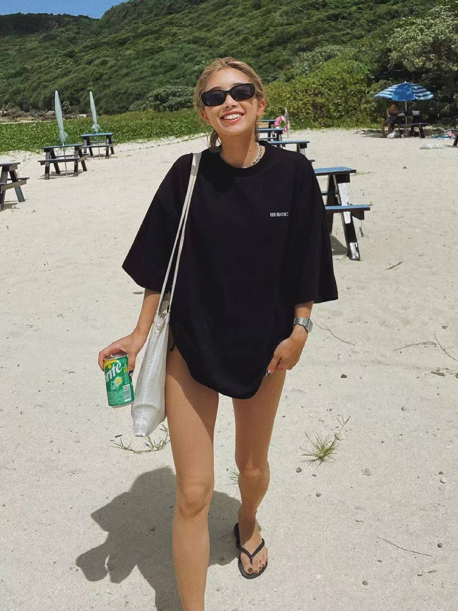 90s Inspired Oversized Black Short-Sleeve T-Shirt for Women with Retro Slogan Letter Logo and Spicy Girl Design