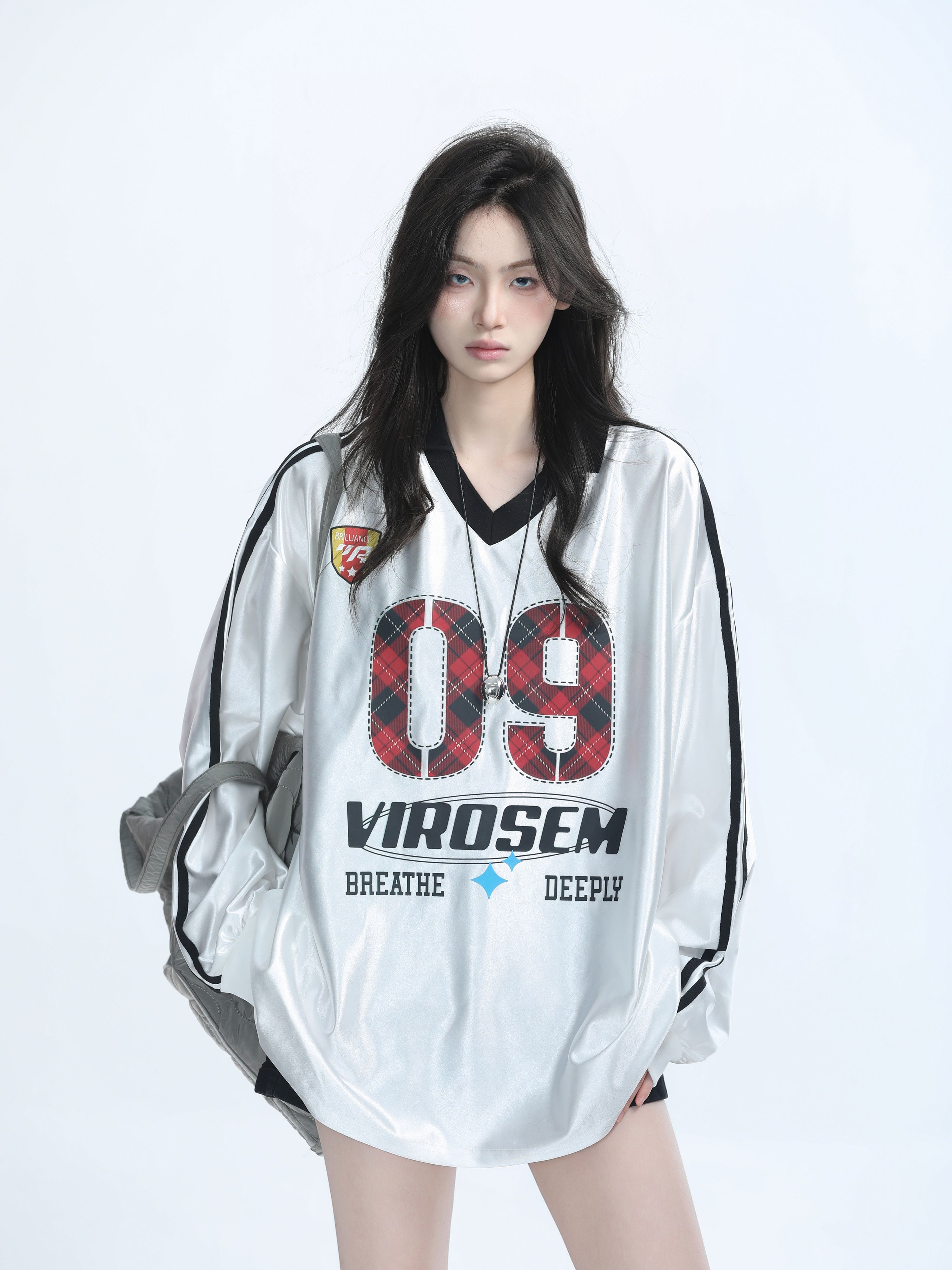 American Retro Oversized White Long Sleeve T-Shirt for Women - Cozy Polo Jersey Sweatshirt with Mountain Quote for Autumn Fashion