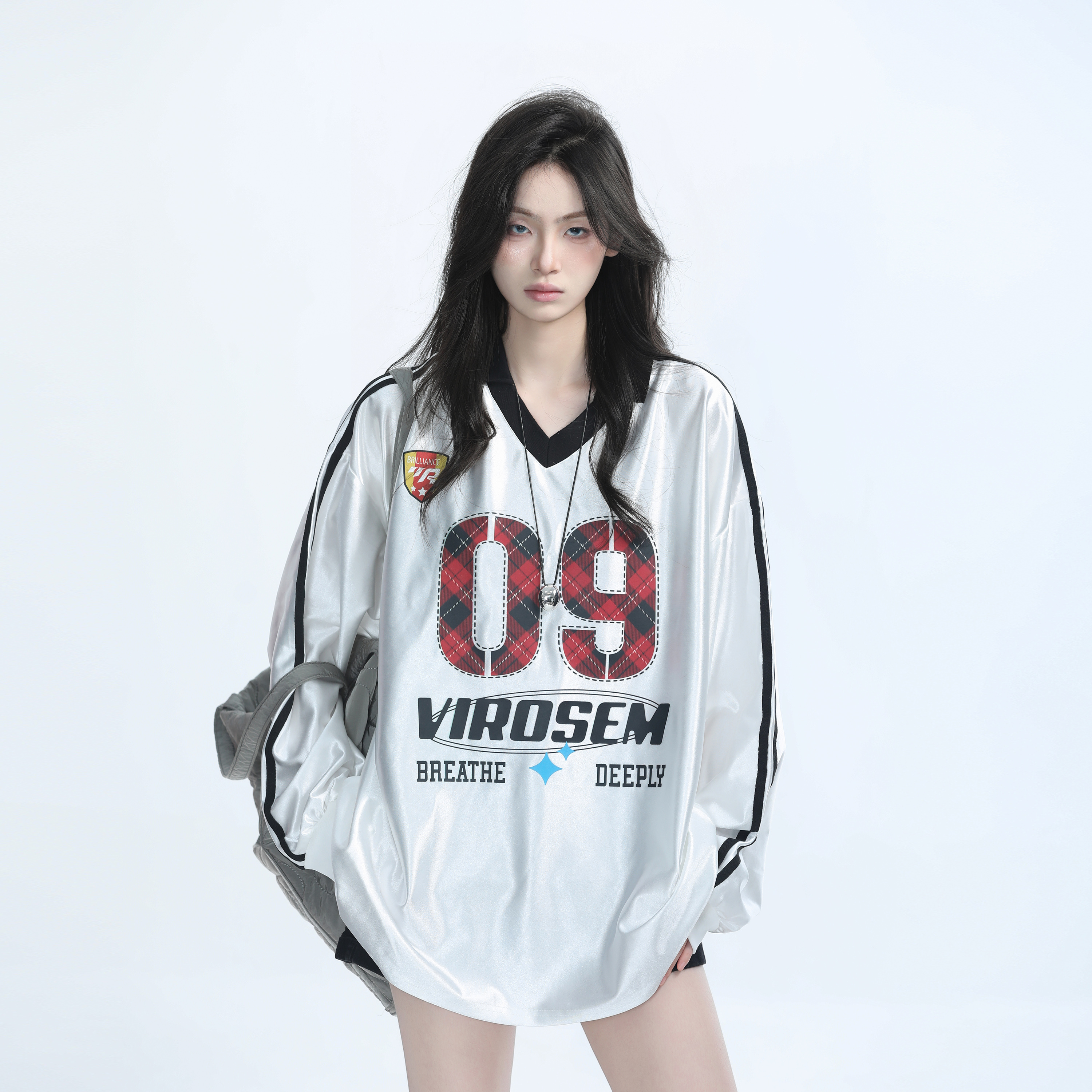 American Retro Oversized White Long Sleeve T-Shirt for Women - Cozy Polo Jersey Sweatshirt with Mountain Quote for Autumn Fashion