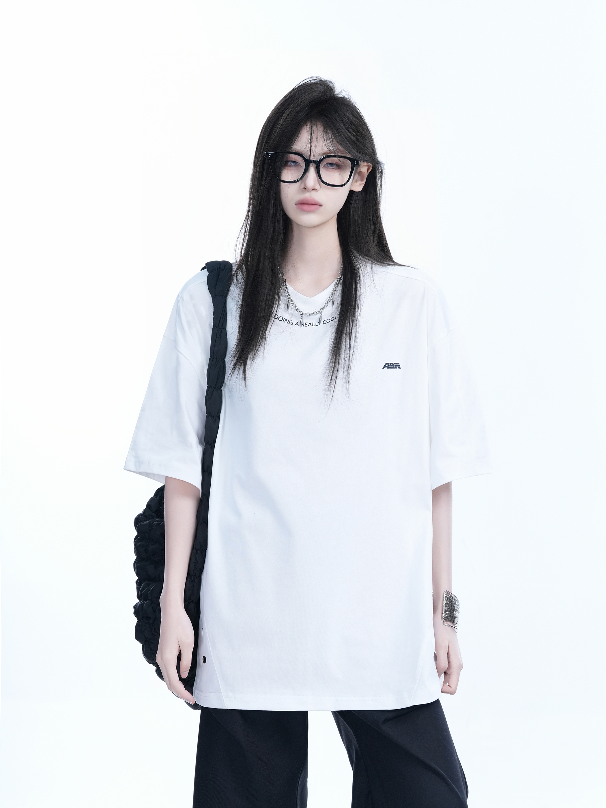American Retro Oversized White Short Sleeve T-Shirt for Women - Summer Casual Loose Fit with "Sit and Eat Until the Mountains Are Empty" Design