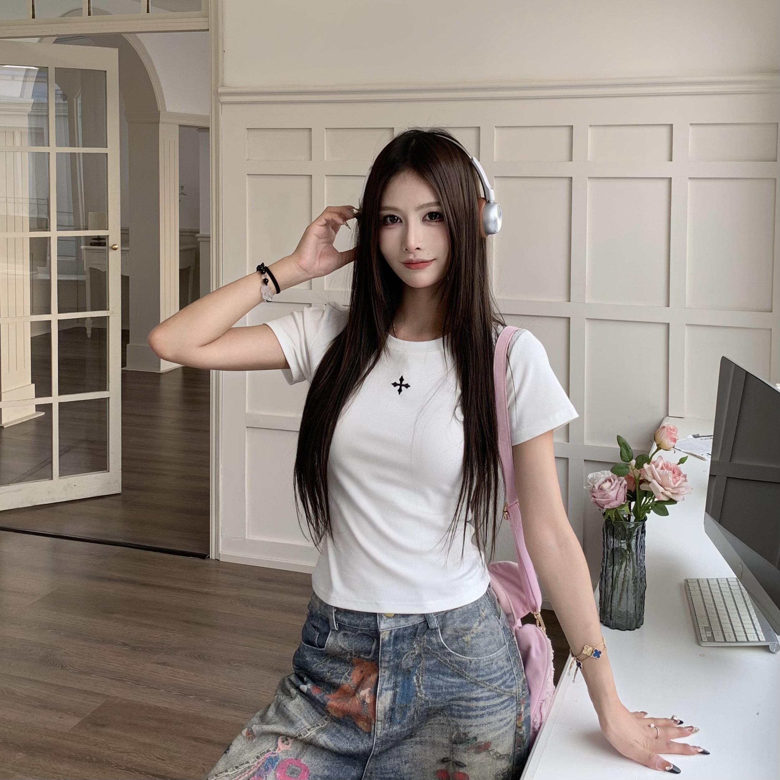 American Style Hot Girl Cross Embroidery Short Sleeve T-Shirt for Women - Slim Fit Summer Essential