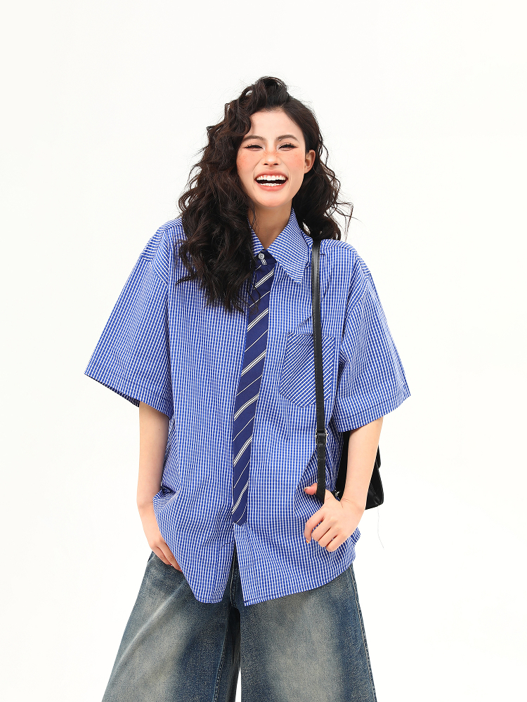 Artistic Blue Plaid Short Sleeve Shirt for Men and Women, Loose Versatile College Style, Retro 90s A-Z Summer Fashion Top