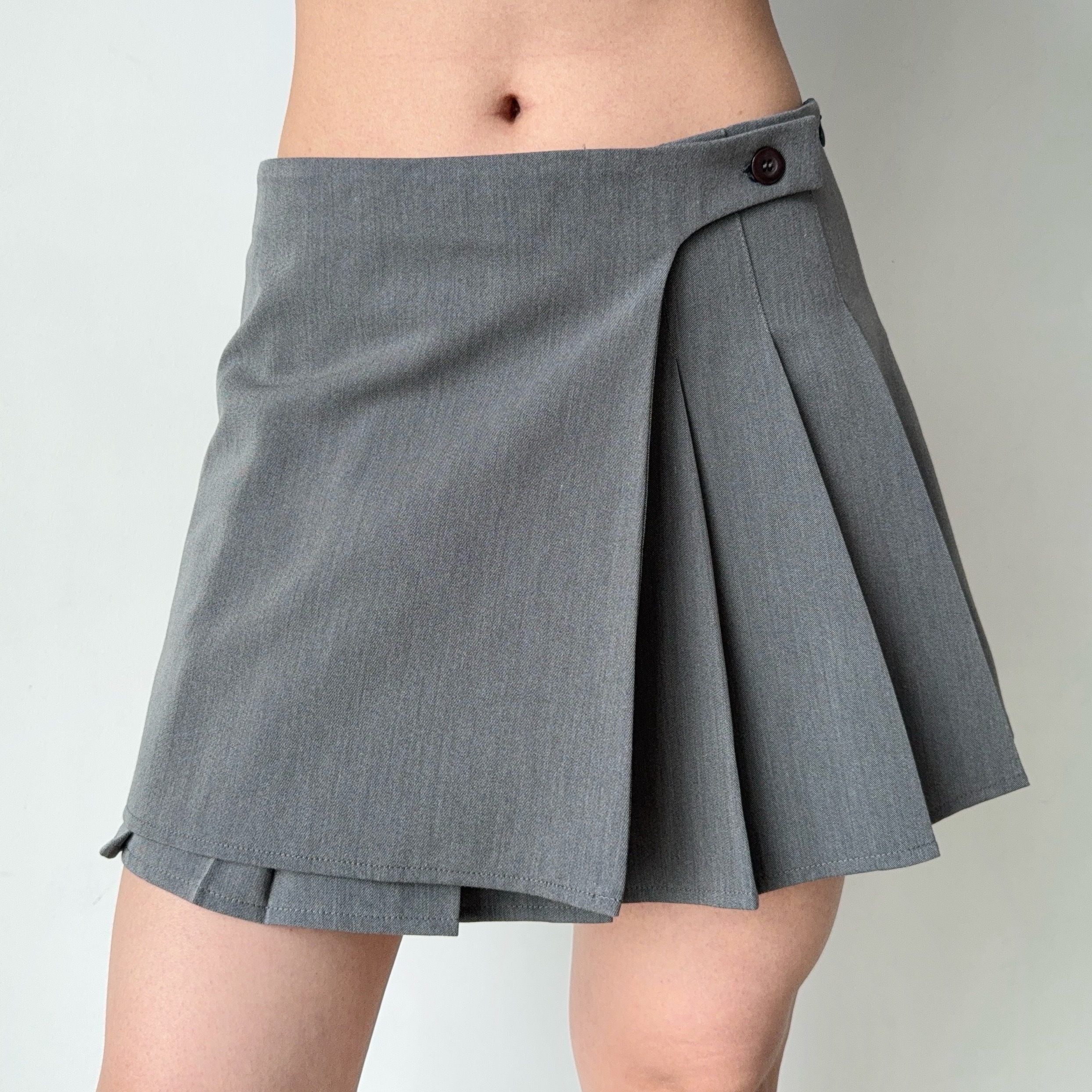 Asymmetric Pleated Skirt for Women - Low-Waist A-Line Short Skirt in European American Style - Anti-Exposure Design