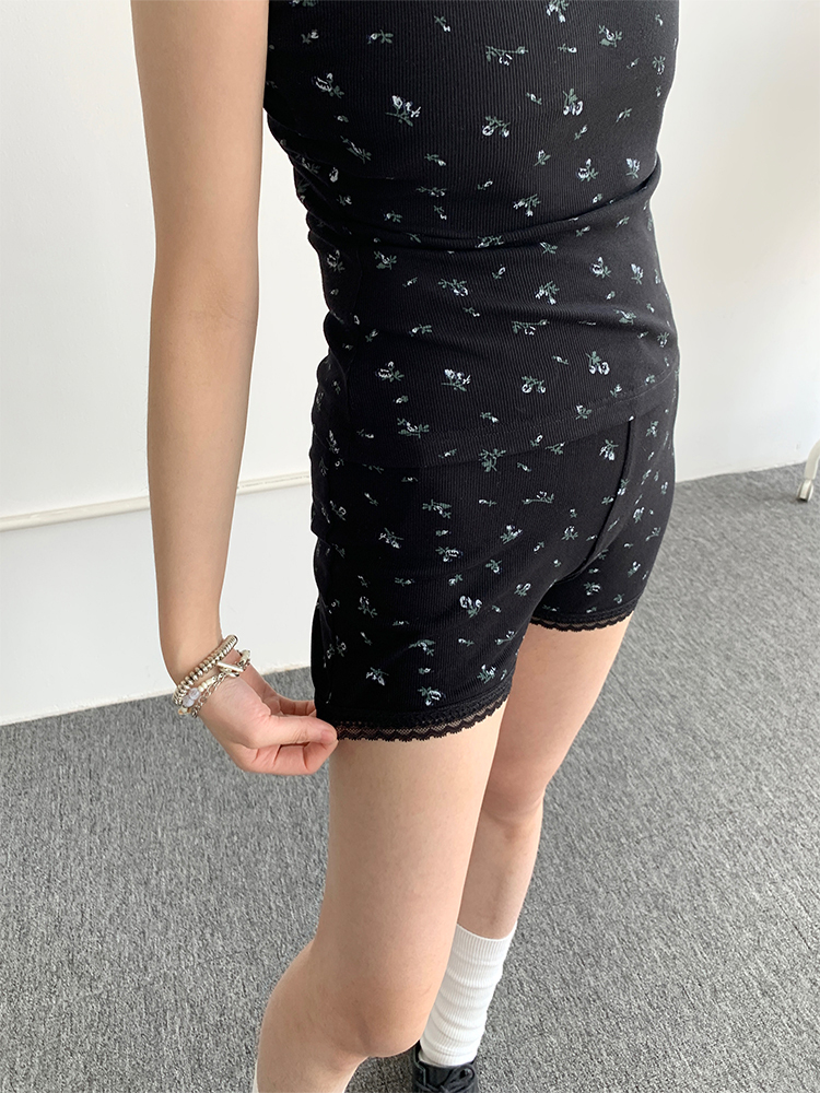 Black Floral Casual Shorts with Lace Details - Elastic Fabric Hot Pants for Home and Summer Wear