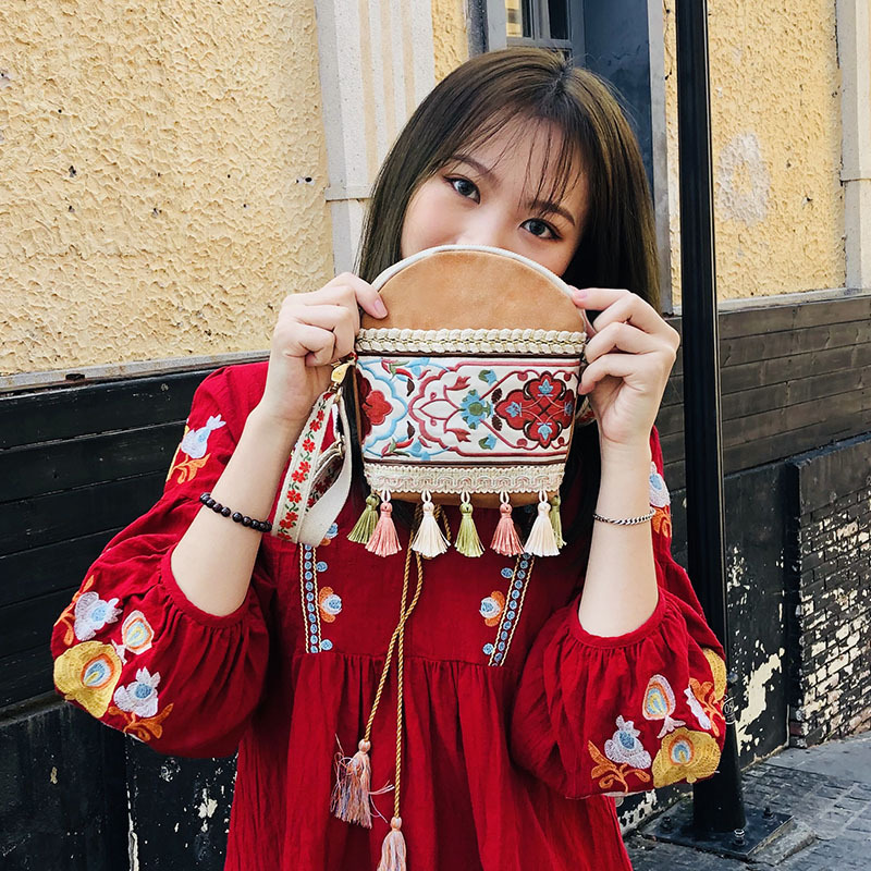 Bohemian Ethnic Style Women's Crossbody Bag with Embroidered Tassels - Yunnan Travel Hanfu Design for Spring/Summer Collection