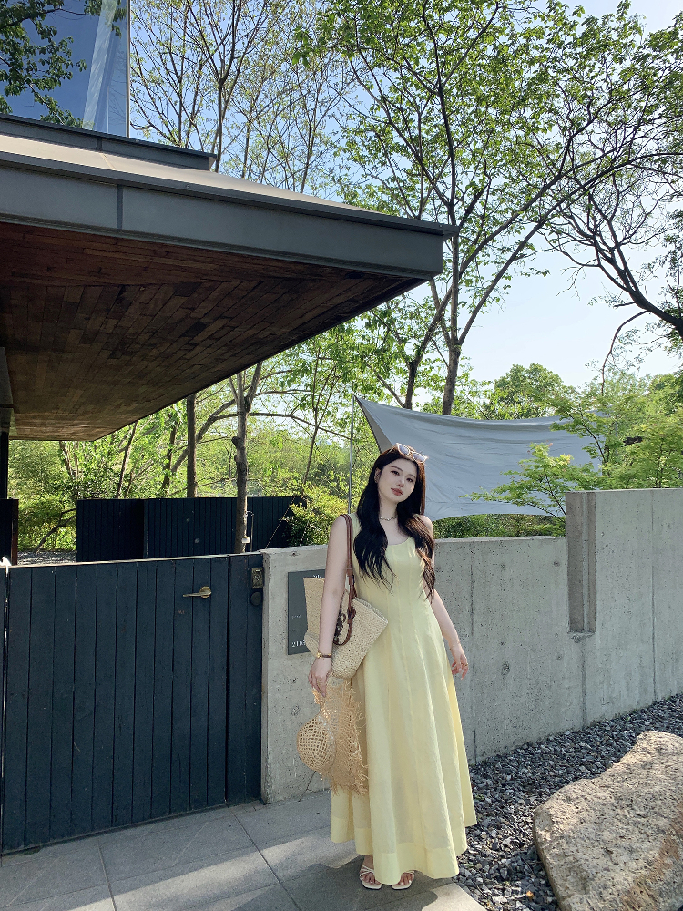 Bright Yellow Plus Size Flattering Big Skirt Dress - Slimming Sun Island Style for Summer 90s Vibe