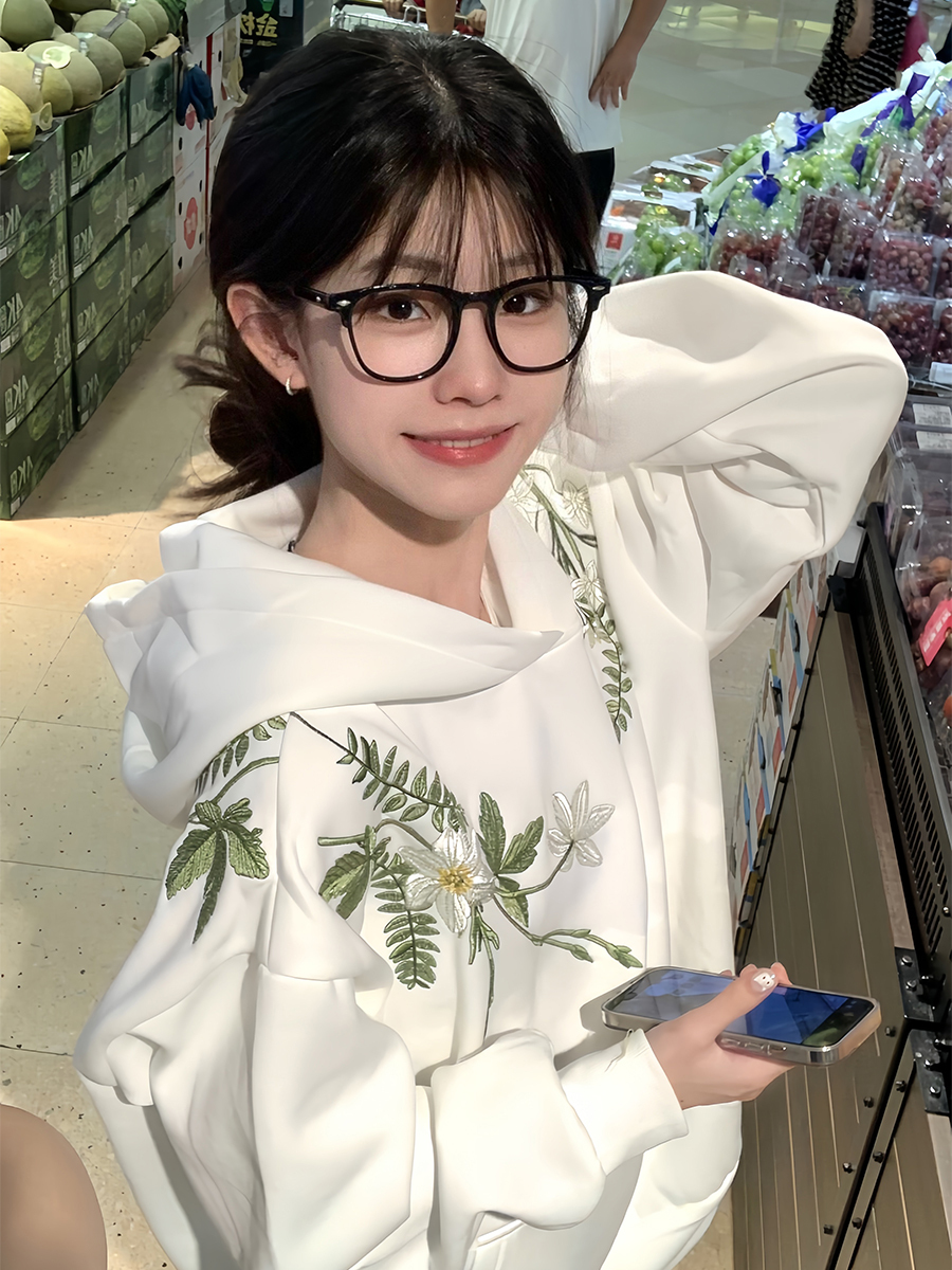 Chinese-Style Floral Wreath Embroidery Hoodie - Y2K Inspired Silhouette Sweatshirt for Trendy Urban Fashion