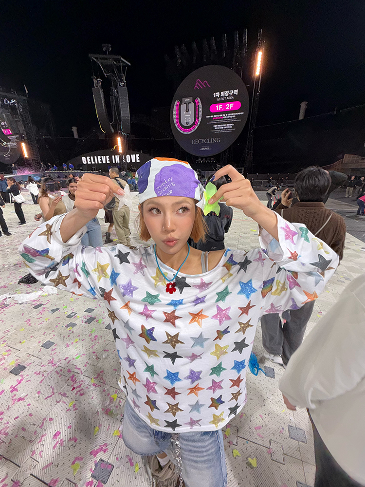 Colorful Star Print Asymmetrical Shoulder Long Sleeve T-Shirt - Vintage Summer Casual Top for Sun Protection and Relaxed Style