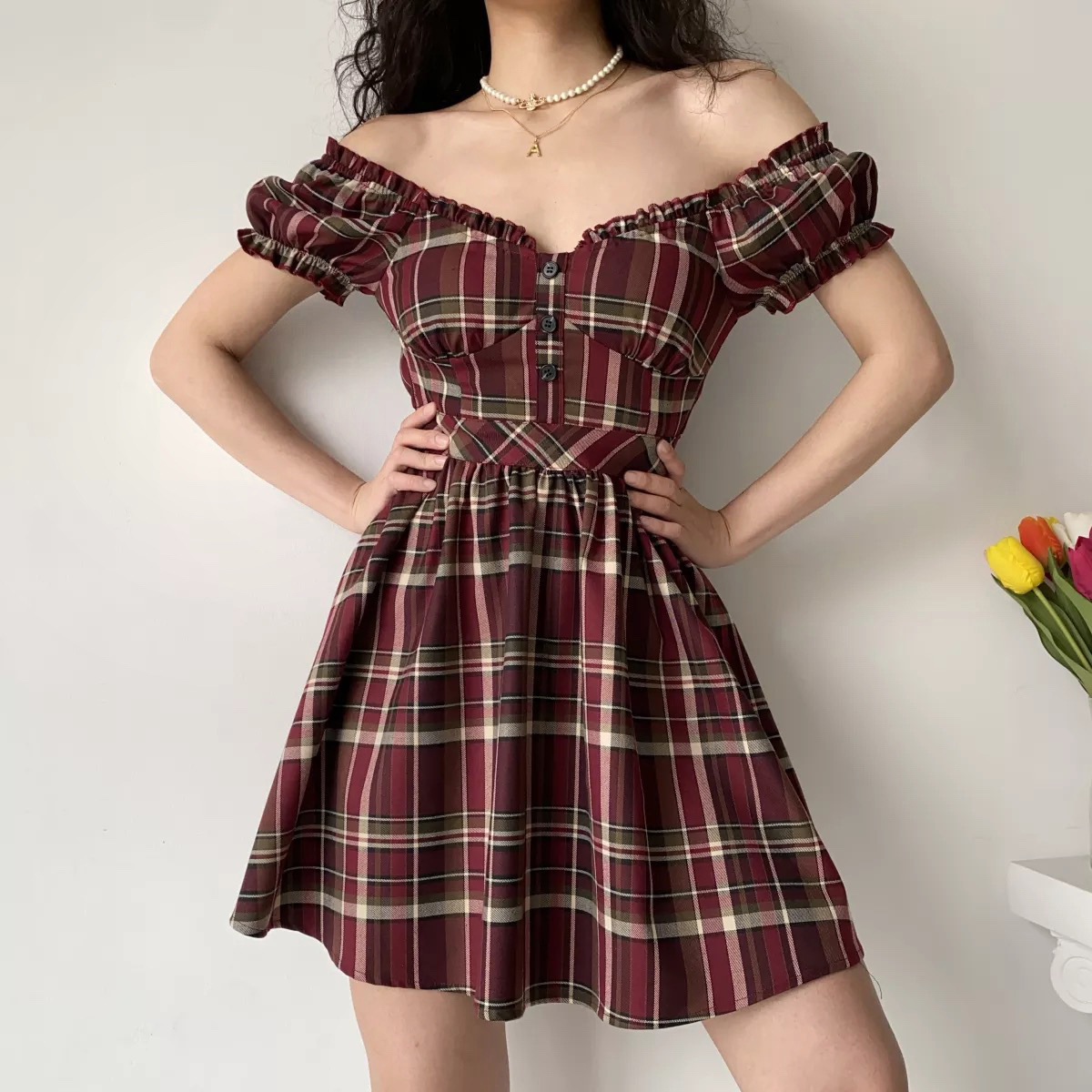 Cute Retro V-Neck Puff Sleeve Plaid Dress for Women - High Waist Flared A-Line Skirt, Age-Reducing 90s Inspired Fashion