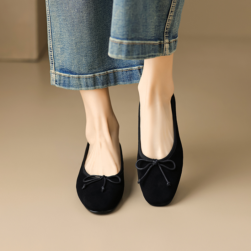 Elegant Caramel-Colored Lambskin Bow Flat Shoes for Women - Timeless Design, Shallow Mouth, Perfect for Everyday Wear