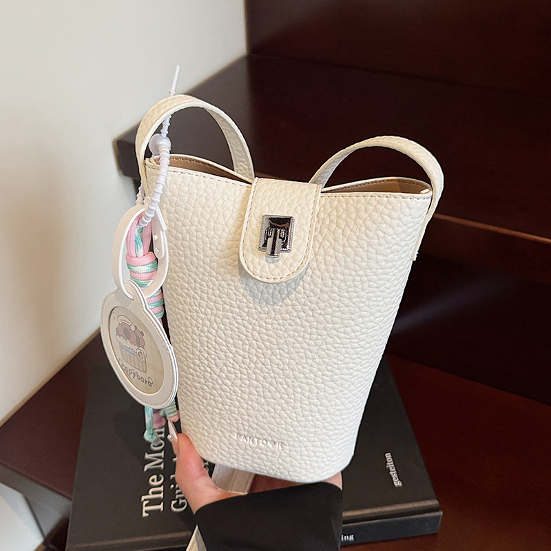 Exquisite Minimalist Bucket Bag - Trendy Crossbody Shoulder Bag for Summer 2025, Niche Fashion Personality Accessory