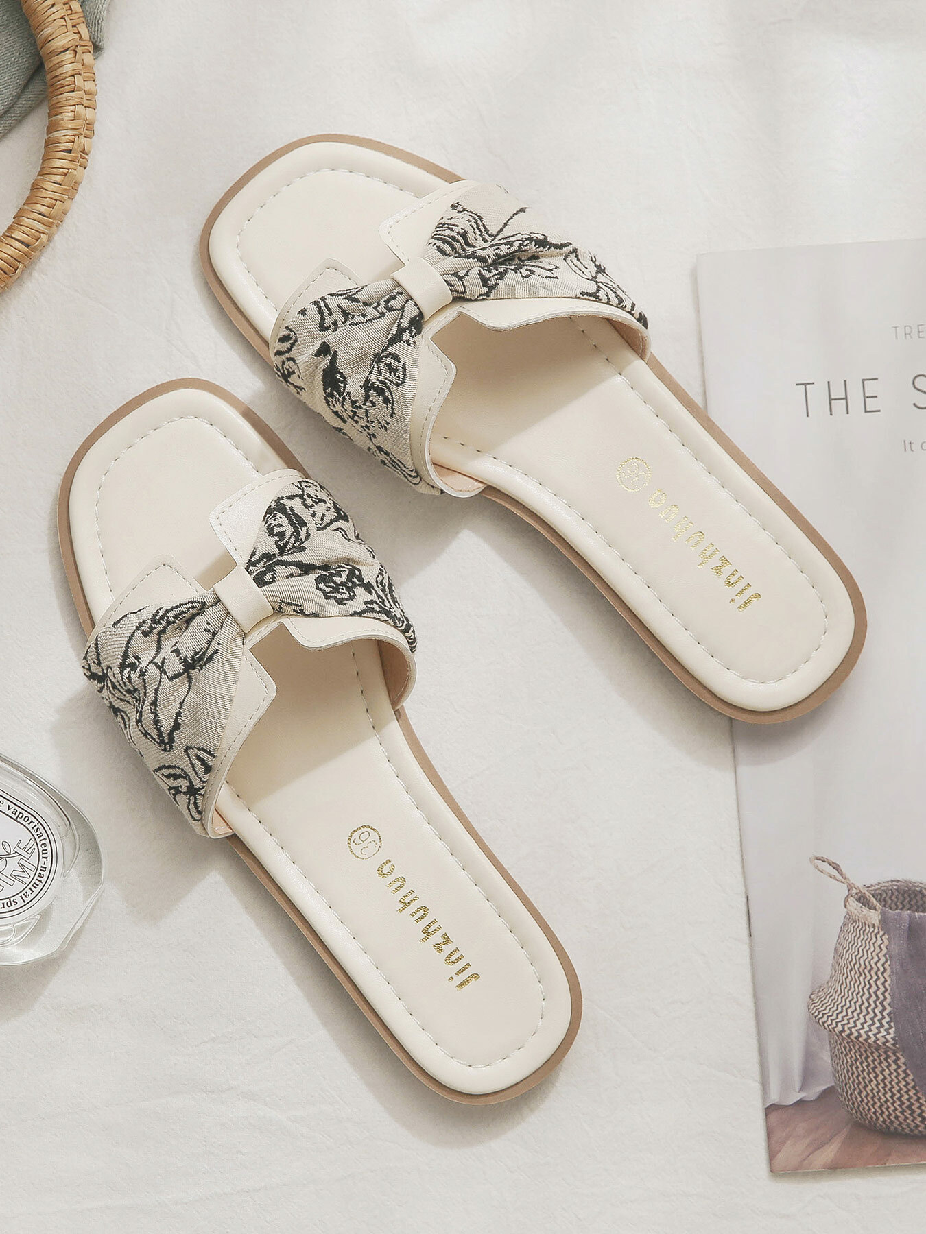 Exquisite Sheepskin Flat Sandals for Women, French Style, Summer 2024 Outdoor Fashion