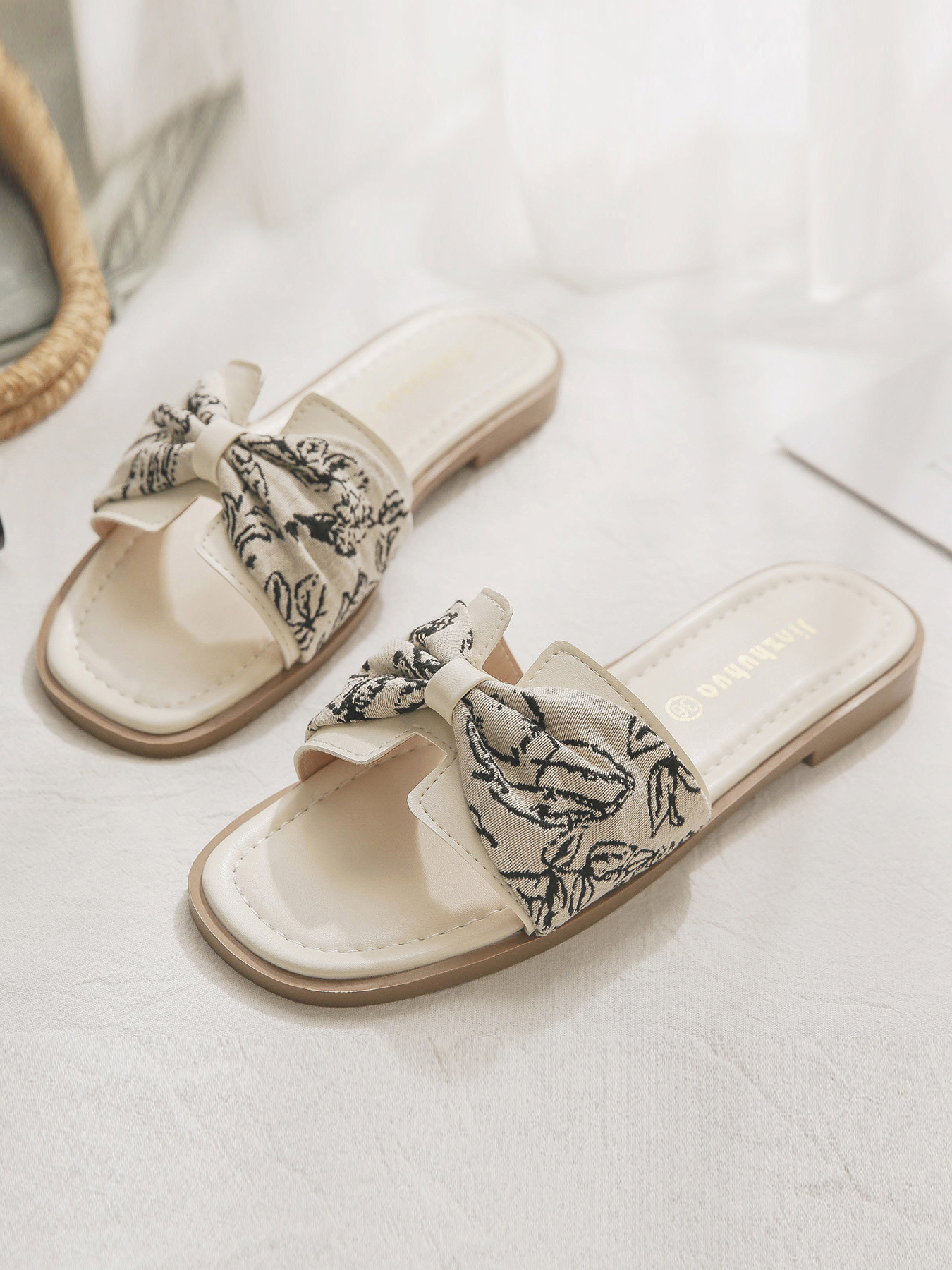 Exquisite Sheepskin Flat Sandals for Women, French Style, Summer 2024 Outdoor Fashion