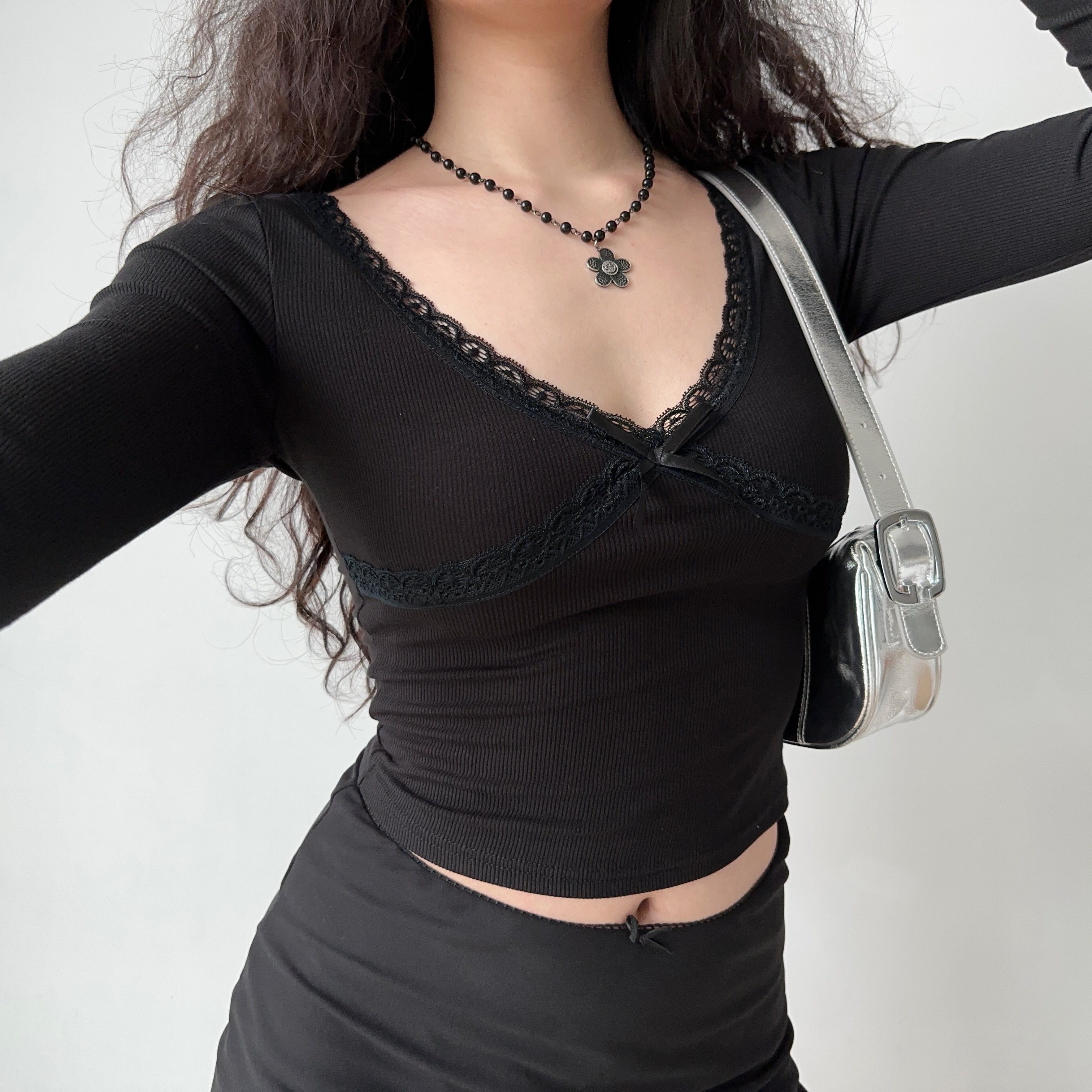 Fitted Black Lace Trim V-Neck Long Sleeve T-Shirt for Women - European & American Style, Slimming Short Top, Perfect for 90s & Y2K Fashion