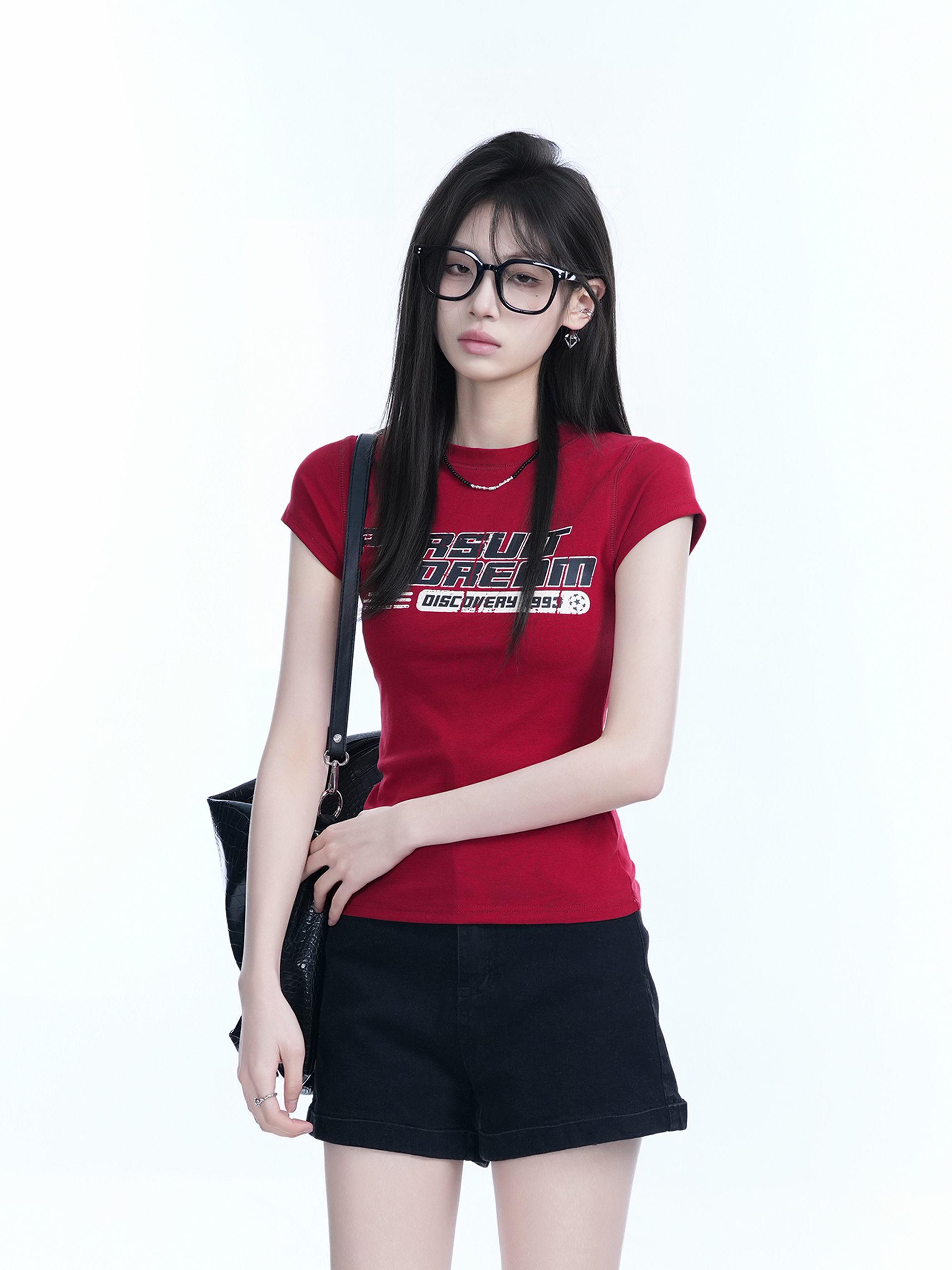 Fitted Red Short-Sleeve T-Shirt for Women - American Retro Style with "Sit and Eat Until the Mountains Are Empty" Print, Slimming Round Neck Design