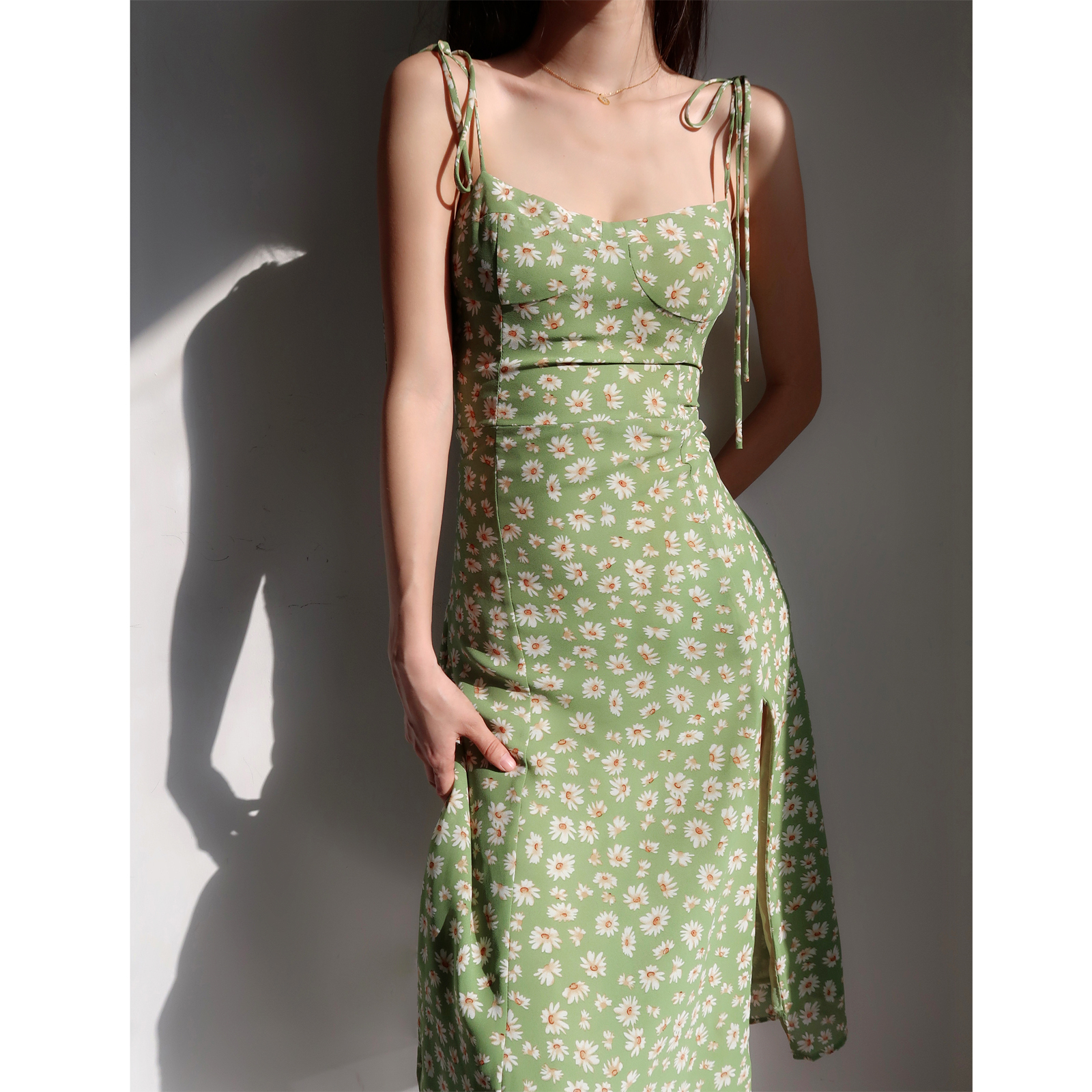 Fitted Vintage Green Side-Slit Dress with Small Daisies - French Style Sleeveless Mid-Calf Vacation Dress
